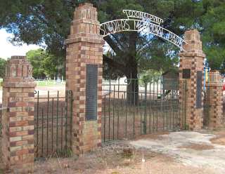 Coonalpyn Soldiers Memorial Park Gates